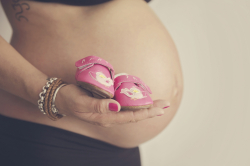 schwangerschaftsfotots-fotograf-aarau-babyschuhe-001